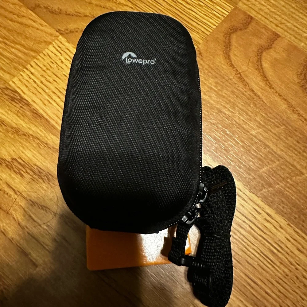Lowepro Santiago DV 35 - Protective case for compact HD camcorders